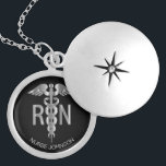 Collar Con Colgante Enfermera inscrita - Símbolo médico Caduceus<br><div class="desc">Símbolo médico de enfermería certificado personalizado collar Caduceus listo para su personalización. Nota ✔: No es necesario cambiar todas las áreas de plantilla. 📌 Si necesita más personalización, haga clic en el botón "Haga clic para más Personalizares" o "Personalizar o Editar diseño" y utilice nuestra herramienta de diseño para cambiar...</div>