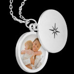 Collar Con Colgante Foto de madre y bebé por primera vez en el día de<br><div class="desc">El collar del canasta de fotos de la madre y el bebé, este es el regalo personalizado perfecto de collares redondeados de cemento para el primer día de la madre. Este es el regalo de la ropa para la nueva madre y la foto del bebé recién nacido para cada bebé...</div>