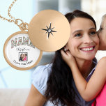 Collar Con Colgante Foto de nombre personalizado de personalizado Mama<br><div class="desc">Sorprende a mamá con un tesoro personalizado que apreciará para siempre. Nuestra Personalizado Mama Photo Necklace te permite añadir su nombre y una foto especial para un regalo verdaderamente único. Redactado con amor y chapado en oro,  es el recuerdo perfecto para el Día de la Madre o cualquier ocasión.</div>