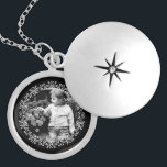 Collar Con Colgante Foto de Personalizado de marco de brillo en blanco<br><div class="desc">Diseño elegante y sencillo de marco fotográfico.</div>