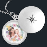 Collar Con Colgante Foto del Personalizado de flor moderna de bonito<br><div class="desc">flor de bonito enmarcando una de tus fotos favoritas.</div>