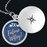 Collar Con Colgante Futuro esposa ama a los pájaros en azul profundo<br><div class="desc">Futuro diseño de Amas de Amor Wifey perfecto para parejas recién comprometidas</div>