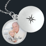 Collar Con Colgante Locket romántico de la foto de la capa de la<br><div class="desc">Locket hermoso de la plata esterlina para su amado, que usted puede personalizar con su foto preferida. La fraseología romántica lee "mi solamente" y aparece sobre su foto como texto negro cubierto en tipografía moderna de la escritura. Un recuerdo precioso para un aniversario de bodas de plata, un compromiso o...</div>
