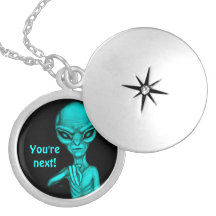 ¡Mala Alien, eres la siguiente!