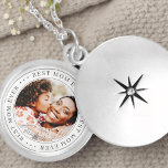 Collar Con Colgante Mejor foto simple de mamá de todos los tiempos<br><div class="desc">Este diseño simple y clásico está compuesto por tipografía de la síspera y agrega una foto personalizado.</div>