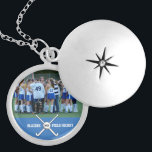 Collar Con Colgante Número de encargo del equipo del nombre del<br><div class="desc">Este collage personalizado de la foto del hockey hierba ofrece sus fotos cargadas, palillos de hockey hierba entrecruzados, una bola, el número y la su opción de su jugador del texto - combine el nombre, el nombre del coche, el nombre del jugador, número, los etc. cambian fácilmente el color de...</div>