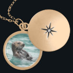 Collar Con Colgante Nutria de mar de observación<br><div class="desc">Una nutria de mar mantiene un ojo agudo hacia fuera para el peligro el príncipe Guillermo Sound de Alaska. Por Ted Raynor</div>