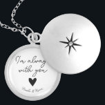 Collar Con Colgante Regalos de relaciones de larga distancia personali<br><div class="desc">A tu novia le encantará esta carta de amor que le haga saber que siempre estás pensando en ella y con ella. La caligrafía del guión de la bonito y la frase "siempre estoy contigo" y un corazón están en el centro. Personalice sus nombres con un toque especial.</div>