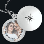Collar Con Colgante Romántico camino a la novia foto Keepsake<br><div class="desc">Romántico Groom to Bride Photo Keepsake. Un regalo del novio a su novia en el día de su boda. Reemplace fácilmente la imagen de ejemplo con su propio favorito de los dos y personalice con un mensaje especial para que su esposa lo sea.</div>