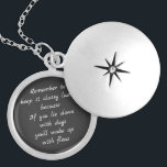 Collar Con Colgante Túmbate con perros, despierta con pulgas<br><div class="desc">¡Túmbate con los perros,  despierta con humor ligero de pulgas,  cita sarcástica para divertirse!</div>