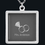collar de anillo de boda personalizado<br><div class="desc">collar personalizado con anillos bodas que incluyen el diamante y la banda. Un gran regalo para la novia.</div>