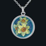 Collar de arte de daffodils de primavera amarilla<br><div class="desc">Hermoso collar de arte de daffodils azules y dorados. © Pintado en acuarela y gouache por la artista Sarah Trett. www.sarahtrett.com para www.mylittleeden.com</div>