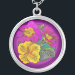 Collar de arte de la primera rosa de la primavera<br><div class="desc">Hermoso collar de arte de primaría rosa morado y amarillo dorado. © Arte original pintado con acuarela y gouache en papel oscuro por la artista Sarah Trett. www.sarahtrett.com para www.mylittleeden.com</div>