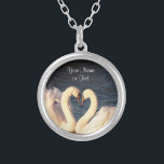 Collar de cisnes blancos<br><div class="desc">Elegante collar de cisnes blancos</div>