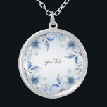 Collar de flores azules botánicas<br><div class="desc">Hermoso collar de flores azules botánicas</div>