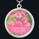 Collar de flores rosadas Hardy Azaleas<br><div class="desc">Estos son Pink Hardy Azaleas. Hace un gran regalo para un ser querido. Los nombres y la fecha se pueden cambiar por su cuenta. Simplemente introdúzcalos en los cuadros de texto a la derecha.</div>