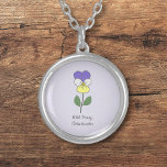 Collar de flores silvestres botánicas pastorales<br><div class="desc">Un collar con un ilustracion botánico de flor de pansy salvaje en colores pastel (Viola tricolor) y un texto de personalizable: perfecto para un regalo de cumpleaños. Violet es la flor de nacimiento de febrero,  la flor de Capricornio y sus significados simbólicos de amor,  admiración y recuerdo.</div>