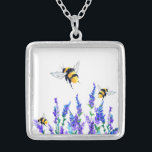 Collar de flores y abejas<br><div class="desc">Collares con hermosas flores de primavera y abejas que vuelan la naturaleza dulce collar de abejas de miel - o elige / agrega tu texto favorito / color - haz tu regalo único - cambia el tamaño y mueve o elimina y agrega elementos con la herramienta de personalización ! -...</div>