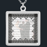 Collar de fotos de Black Lace Silver Square<br><div class="desc">Personalice este collar de bonito para que tenga como favores matrimoniales en la recepción de su boda o para que usted mismo lo tenga como recuerdo de su día especial. Este collar es también el regalo perfecto para la novia en su ducha de novia. Personalice agregando su foto.</div>