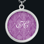 Collar de plata de color morado monograma estriden<br><div class="desc">Hermoso collares de plata de estilo lace - se puede cambiar el color de fondo. Ideal como un favor de boda,  un regalo de boda,  un regalo de cumpleaños o un regalo de vacaciones.</div>