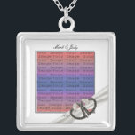 Collar de plata de corazones de diamante blanco y<br><div class="desc">Personalice este collar de bonito para que tenga como favores matrimoniales en la recepción de su boda o para que usted mismo lo tenga como recuerdo de su día especial. Este collar es también el regalo perfecto para la novia en su ducha de novia. Personalice agregando su foto y cambiando...</div>