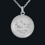 Collar De Plata De Ley 25° Aniversario del Boda de Plata<br><div class="desc">El collar de plata esterlina tiene un estilo de tipografía de 25 años,  arte de texto. Nombres Personalizares y fecha de aniversario.</div>