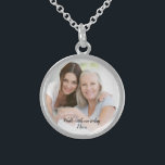 Collar De Plata De Ley Boda Memorial Madre Foto Bouquet Charm<br><div class="desc">Personaliza este encanto con una fotografía de tu madre para que puedas llevarla contigo el día de tu boda. Se puede usar como collar o como cinta adhesiva para darle un toque de encanto a un ramo de flores.</div>