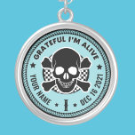 Collar De Plata De Ley Chip de cráneo de AA NA por aniversario anual<br><div class="desc">Nuestras cadenas de Medallón de Recuperación de Adicciones son una manera perfecta de reconocer un cumpleaños de la Sobriedad o un aniversario de recuperación porque ofrecen algo que las cadenas de claves de medallones producidas en masa simplemente no pueden... ¡la opción de personalizar! Hacerlos sentir únicos y apreciados al dar...</div>