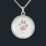 Collar De Plata De Ley Impresión de pata de perro rosa con el nombre de s<br><div class="desc">Impresión de la hoja de perro rosa con nombre personalizado</div>