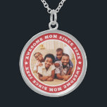 Collar De Plata De Ley Impresionante madre desde 20XX moderna foto simple<br><div class="desc">Este diseño sencillo y moderno se compone de una tipografía de suero y añade una foto personalizado. Una mamá alucinante Desde el 20XX gira en torno a la foto de tu madre, madre, mamá, mamá, etc. Este es un regalo perfecto para tu mamá en su cumpleaños, día de la madre,...</div>