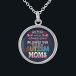 Collar De Plata De Ley Inspiración de mamá autista<br><div class="desc">Para muchas personas,  la conciencia del autismo llega en abril,  para algunos,  la conciencia es cotidiana. "Dios encontró a algunas de las mujeres más fuertes y las desató a ser madres autistas". Usa con orgullo y muestra al mundo que apoyas la campaña y estás orgulloso de ser un defensor.</div>