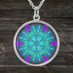 Collar De Plata De Ley Mosaico Kaleidoscope Flor azul morado y rojo<br><div class="desc">Este diseño de mosaico caleidoscopio presenta brillantes azulejos azules,  púrpura y rojos. Un diseño geométrico vívido inspirado en fractales,  mandalas y mosaicos de cristal teñido. ¡Consigue este hermoso diseño trippy y añade algunos colores de groovía a tu vida!</div>