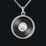 Collar De Plata De Ley Registrar nombres de álbum Fecha Favor de matrimon<br><div class="desc">Gran diversión con un álbum de 33 velocidades con texto que puedes cambiar</div>