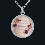 Collar De Plata De Ley Rosa de dama de honor boda de burdeos floral de or<br><div class="desc">Un regalo bohemio de moda para la dama de honor. Decorado con rosas de color agua en burdeos y rosa. El oro rosa a la moda es un fondo de aspecto metálico falso. Un marco geométrico de oro falso. Con el texto: Noviaria escrita con una escritura de estilo con letras...</div>