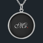 Collar De Plata De Ley Sr. Husband Groom Sus Hers Nuevos Caminos<br><div class="desc">Un monograma clásico para el Sr. y la Sra. para recién casados estableció parejas mamá papá novia o novio. Una idea perfecta de regalo de último minuto. El Sr. y la Sra. Husband Esposa a sus recién casados en un regalo personalizado para llevar o compartir. Utilice el enlace "Mensaje" para...</div>