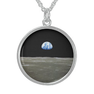 Collar De Plata De Ley Tierra desde la luna en el espacio negro: Surco