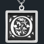 Collar de plata en Momograma<br><div class="desc">Collares Keepsake Elija ya sea el acabado plateado de oro o el Personalizado exclusivo de plata estéril !st Navidades Boda regalo Keepsake Wedding Party Necklaces - para cambiar el color de fondo - haga clic en personalizar - haga clic en editar - elija la última herramienta en el menú desplegable...</div>