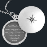 Collar del cesto de plata de enfermera<br><div class="desc">El collar de guarnición de cestas de plata es algo que una enfermera puede mantener y apreciar para siempre. A cada enfermera le encantará este hermoso y motivacional collar. "Siempre trataré a mis pacientes de la manera que me gustaría que me trataran - Enfermera." Plata y también está disponible en...</div>