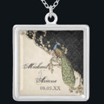 Collar del pavo real del vintage y de la novia de<br><div class="desc">Este pavo real del vintage, damasco y diseño elegantes de las aguafuertes se ofrece en una amplia gama de los productos del boda incluyendo invitaciones. Este collar del recuerdo de la plata esterlina es perfecto para un regalo nupcial de la ducha para la novia, para los regalos de las damas...</div>