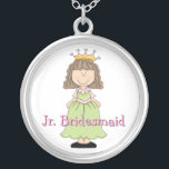 Collar del regalo de la dama de honor de la<br><div class="desc">Collar dulce del regalo de la dama de honor del Jr., con los gráficos de una princesa de la niña, con la corona, contra un fondo blanco. El texto sombreado rosa lee a la dama de honor del Jr. El gran collar las chicas jóvenes, en el banquete de boda, acariciará....</div>