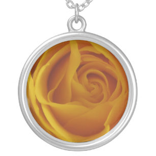 Collar del rosa amarillo