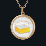 Collar Dorado Bakers Gonna Bake Hashtag Yellow Lemon Square Bar<br><div class="desc">El diseño presenta un original ilustracion de marca de una deliciosa barra de limón amarillo tarta / pastelería cuadrada de limón coronada con un polvo de azúcar en polvo. ¡Ideal para tu gourmet, panadería o pastelería favorita! Este ilustracion bar de postres de limón también está disponible en otros productos. En...</div>