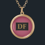 Collar Dorado Borgoña con iniciales del oro<br><div class="desc">Este collar tiene ricas iniciales en burdeos y oro,  lo que crea un aspecto único y sofisticado que complementa cualquier conjunto. Personalizar con tus iniciales o las de un ser querido,  haciéndolo un accesorio significativo o un regalo sentido.</div>
