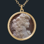 COLLAR DORADO CÁMARA DE ANTIGÜEDAD, DAMA CON GRIPOS Y GRAPEVINAS<br><div class="desc">Antigua joya de cammo con un hermoso perfil de mujer con pelo largo ornamentado con uvas y viñas para cosecha de viñedos</div>