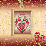 Collar Dorado El Día de la Madre Barrando el Corazón Rojo Mejor<br><div class="desc">Un presente sincero que se puede mantener cerca de tu corazón. Accesorio perfecto para coincidir con tu juego de joyas. ¡Coincide con tu ropa, reloj y armario! ¡Justo el regalo correcto para el Día de la Madre, El día de San Valentín, cumpleaños, aniversarios y más! Personalizado cuadrado en el collar...</div>