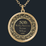 Collar Dorado Elegancia floral de oro 50 aniversario Boda<br><div class="desc">Precioso collar de oro y Boda negro en el 50º aniversario con elegante y detallado borde de encaje floral dorado. Personalizar el nombre y el texto de fecha con su información. Invitaciones al aniversario coincidente,  pegatinas y más en mi tienda.</div>