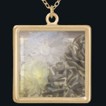 Collar Dorado Flores de tela romántica<br><div class="desc">Un bonito diseño con flores de tela románticas hechas de seda y satén en tonos suaves. Añade un nombre para personalizar para una madre,  dama de honor u otra.</div>