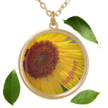 Collar Dorado Fotográfico de girasol Floral botánica<br><div class="desc">Este gran collar de girasol amarillo brillante es una hermosa manera de llevar el sol contigo. Nombra tu sol y personaliza este hermoso collar de flores botánicas. Fotografía floral original de JLW_PHOTOGRAPHY</div>