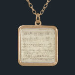 Collar Dorado Hoja de música en pergamino manuscrita en tinta<br><div class="desc">Vieja partitura de papel pintado a mano con tinta negra en un antiguo pergamino beige con notas. Recuerdos de hace mucho tiempo,  cuando la música estaba escrita a mano con tinta. Las notas y garabatos en el lado le dan un toque personal.</div>