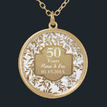 Collar Dorado Hojas de oro 50° aniversario Boda<br><div class="desc">Bonito 50 Aniversario del Boda Dorado sobre fondo acuático de menta pastel con un remanso de elegantes hojas de oro. Banner de oro y áreas de texto personalizado que coincidan listos para su personalización. Puede cambiar el fondo a blanco u otro color haciendo clic en el vínculo personalizar. Este diseño...</div>
